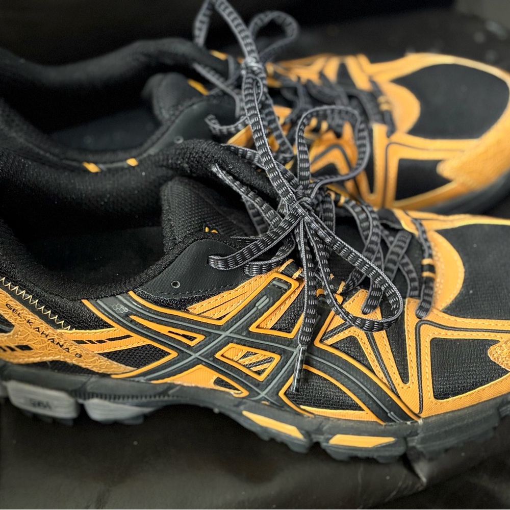 ASICS Gel-Kahana 8 trail running shoes